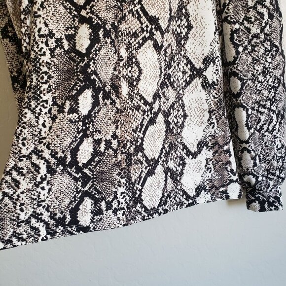 Express Snakeskin Print Puff Sleeve Top Black/White Size Women's XS Keyhole Back - Picture 4 of 10